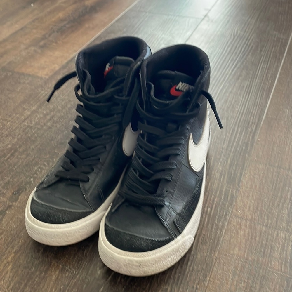 Nike blazers Colorway:Black/white